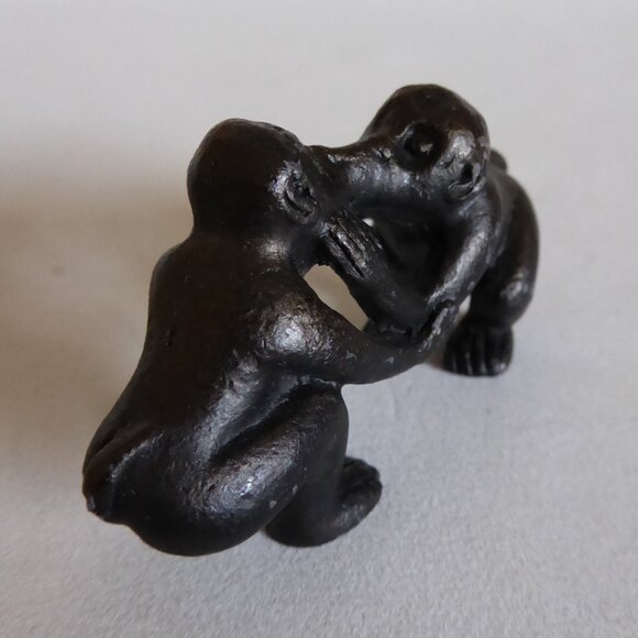 VINTAGE JAPAN JAPANESE CAST IRON KISSING APES MONKEY MONKEYS FIGURE (NEW) - Picture 5 of 9